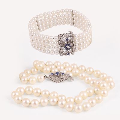 Collana e bracciale in perle coltivate con chiusure in oro bianco, zaffiri e brillante