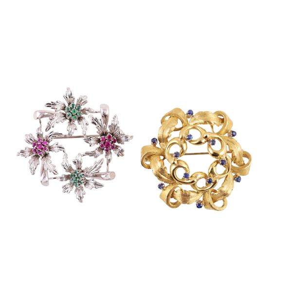LOT OF TWO 18KT GOLD BROOCHES WITH RUBIES, EMERALDS AND SAPPHIRES