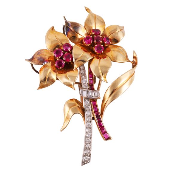 18KT GOLD AND PLATINUM BROOCH, WITH RUBIES AND DIAMONDS, BY TIFFANY & Co.