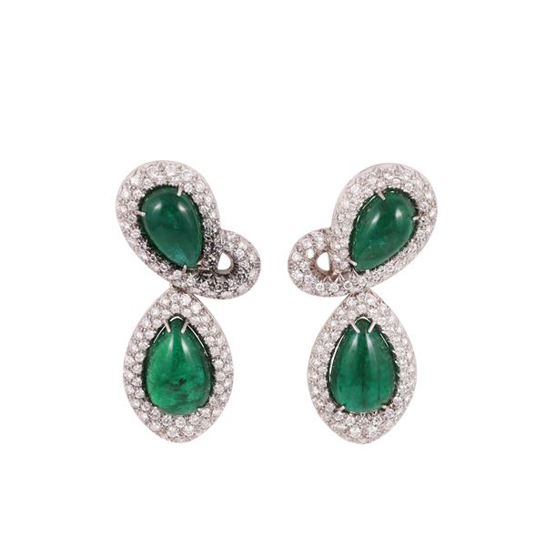 18KT GOLD EARRINGS WITH CABOCHON-CUT EMERALDS AND DIAMONDS