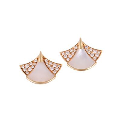 Bvlgari, Orecchini 'Divas' Dream' in oro rosa con madreperla e brillanti