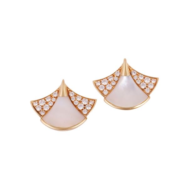 18KT GOLD EARRINGS WITH MOTHER OF PEARL AND DIAMONDS, BY BULGARI "Divas' Dream"