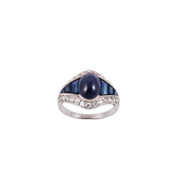 PLATINUM RING WITH SAPPHIRES AND OLD EUROPEAN CUT DIAMONDS