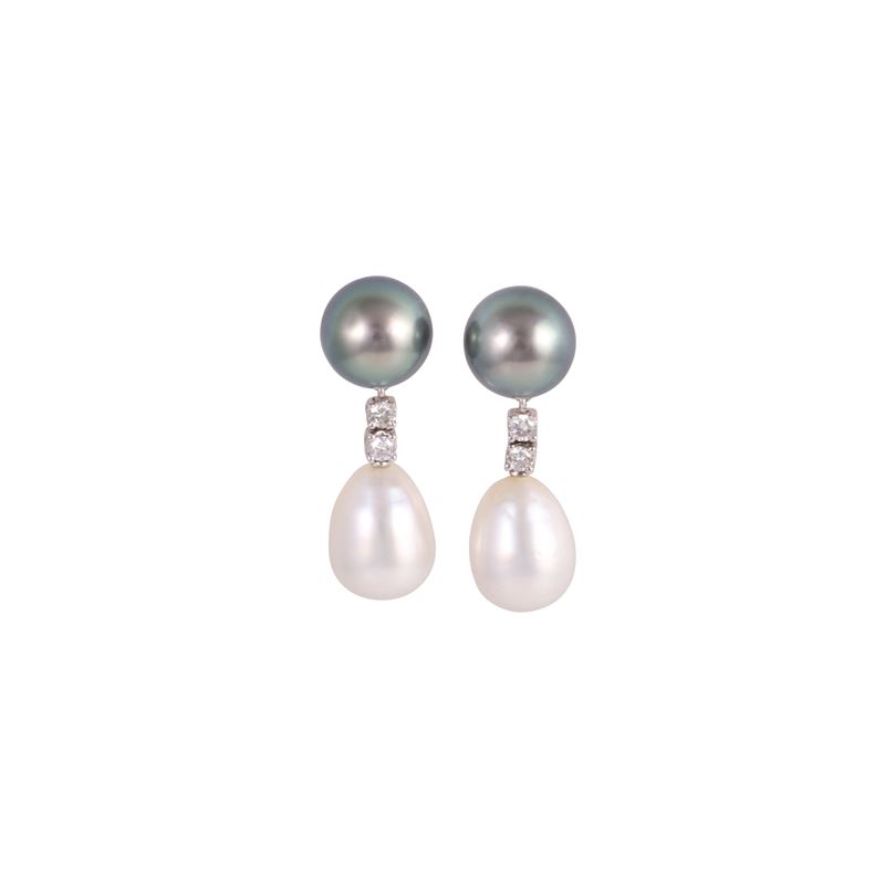 ORECCHINI in oro bianco con perle grigie 'Tahiti' e perle bianche 'South Sea'