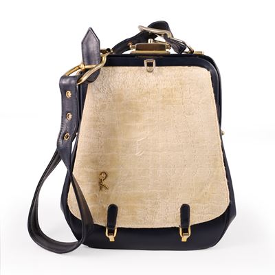 Roberta di Camerino, Borsa tracolla vintage in velluto avorio e metallerie dorate