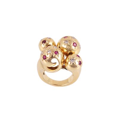 Anello in oro giallo con brillanti e rubini