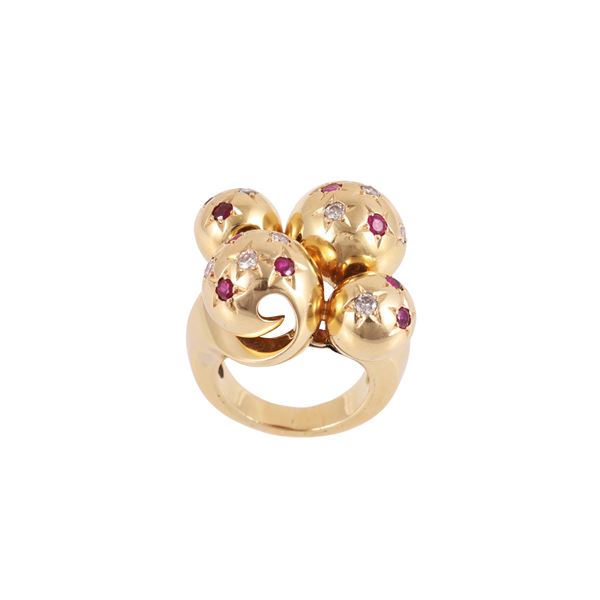 18KT GOLD RING WITH DIAMONDS AND RUBIES