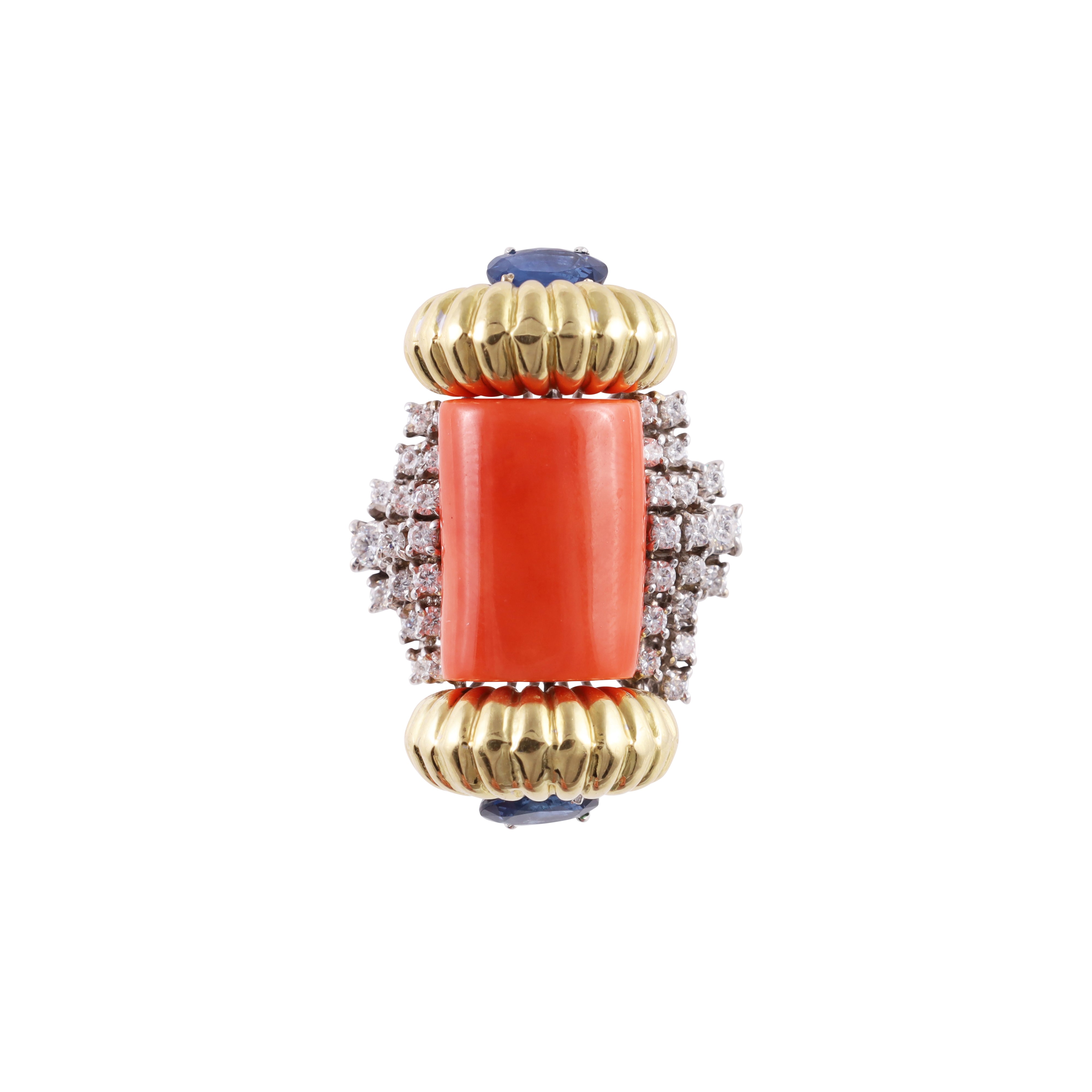 Parure in oro bianco e giallo con corallo, brillanti e zaffiri