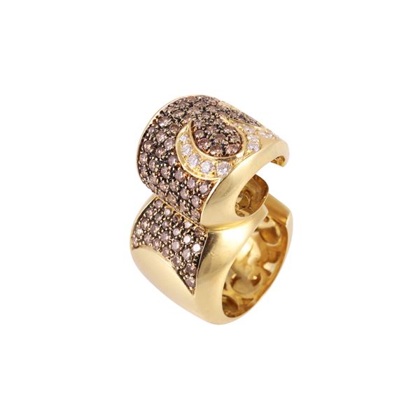 18KT GOLD NUMBER-3 SHAPED RING WITH BROWN AND COLORLESS DIAMONDS