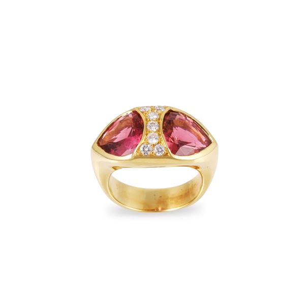 18KT GOLD RING SET WITH TWO TOURMALINES AND DIAMONDS