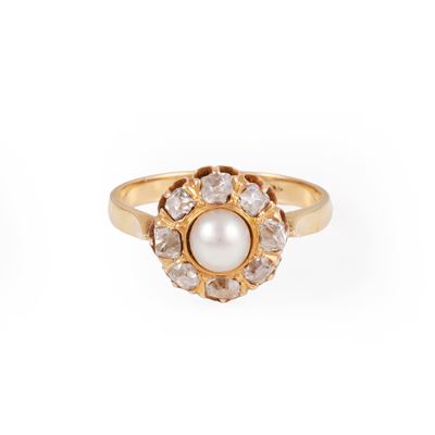 Anello in oro giallo con perla e diamanti taglio antico