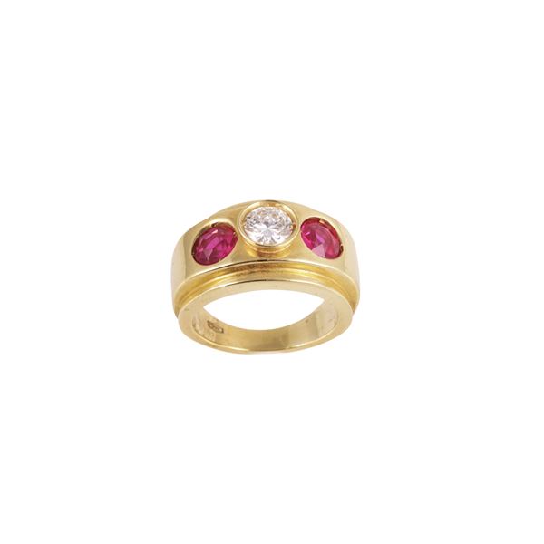 18KT GOLD RING WITH OLD EUROPEAN CUT DIAMOND AND SYNTHETIC RED GEMSTONES