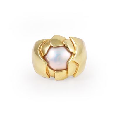 Anello in oro giallo con mabè