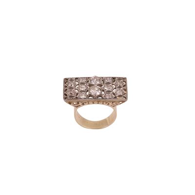 Anello in oro bianco e platino con diamanti taglio antico europeo