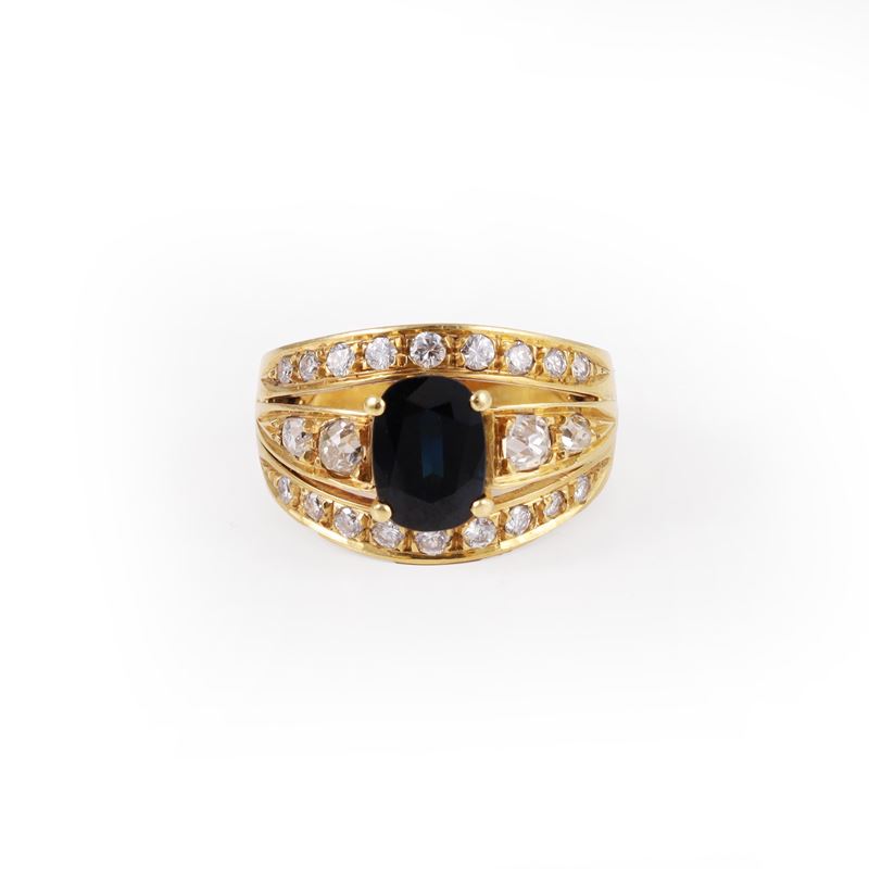 ANELLO in oro giallo con zaffiro ovale e diamanti