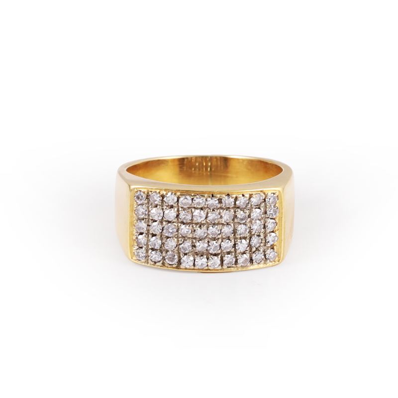 Anello in oro giallo e bianco con diamanti in pavé