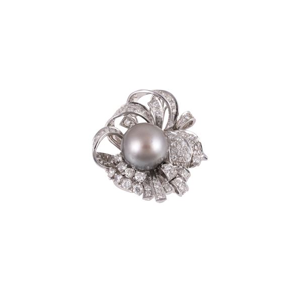 18KT GOLD RING WITH DIAMONDS AND CULTURED PEARL