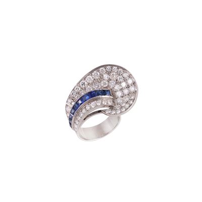 Anello in platino con pavé di brillanti e zaffiri taglio carré