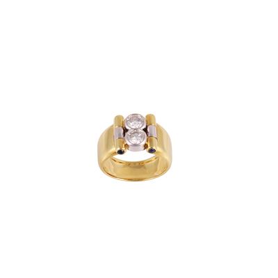 Anello in oro giallo e bianco con brillanti e zaffiri