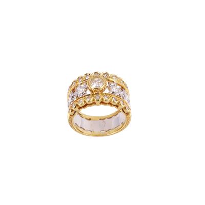Anello in oro giallo e bianco con diamante europeo e brillanti