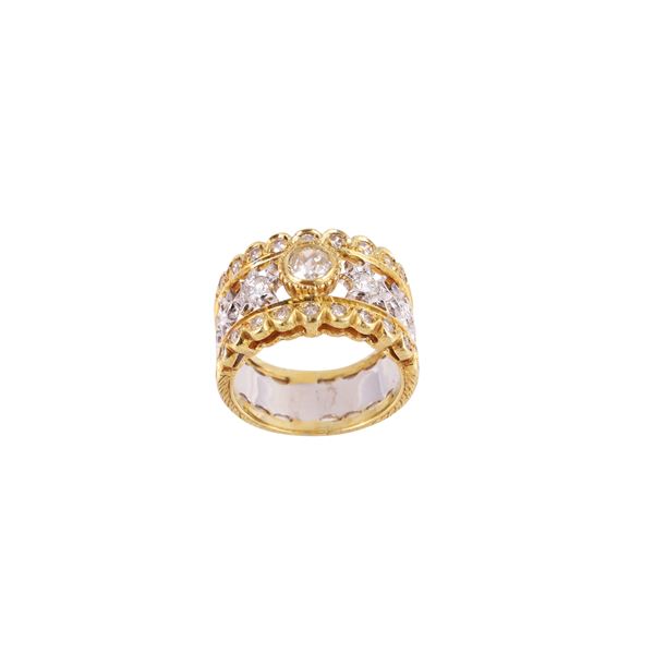 18KT GOLD RING WITH DIAMONDS