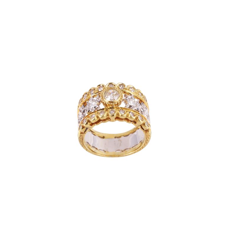 Anello in oro giallo e bianco con diamante europeo e brillanti