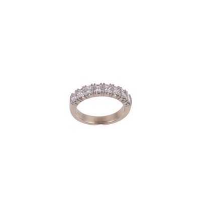 Anello rivière in oro bianco con diamanti taglio princess