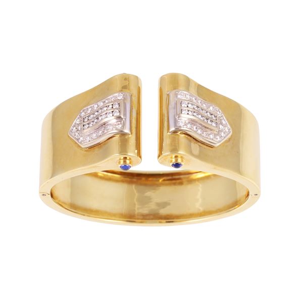 18KT GOLD BANGLE WITH DIAMONDS AND CABOCHON-CUT SAPPHIRES