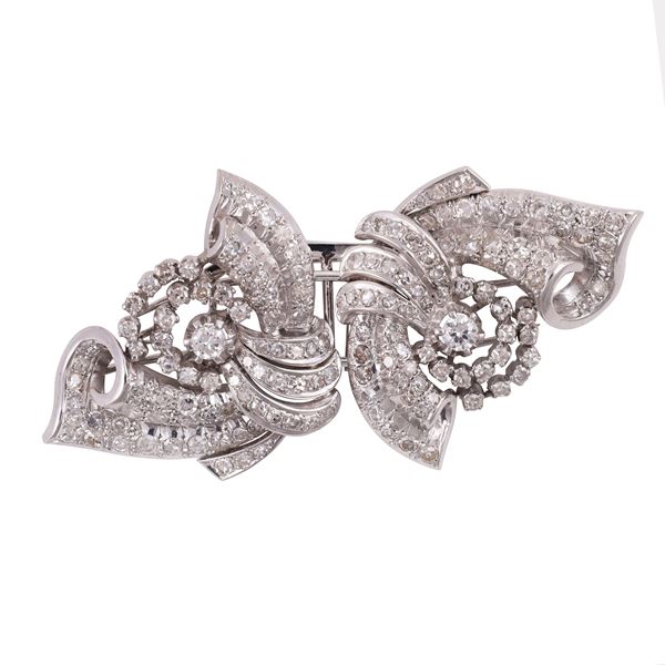 18KT GOLD DOUBLE CLIP BROOCH SET WITH DIAMONDS