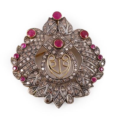 Spilla d'ispirazione orientale in argento e oro 9KT con rubini e brillanti