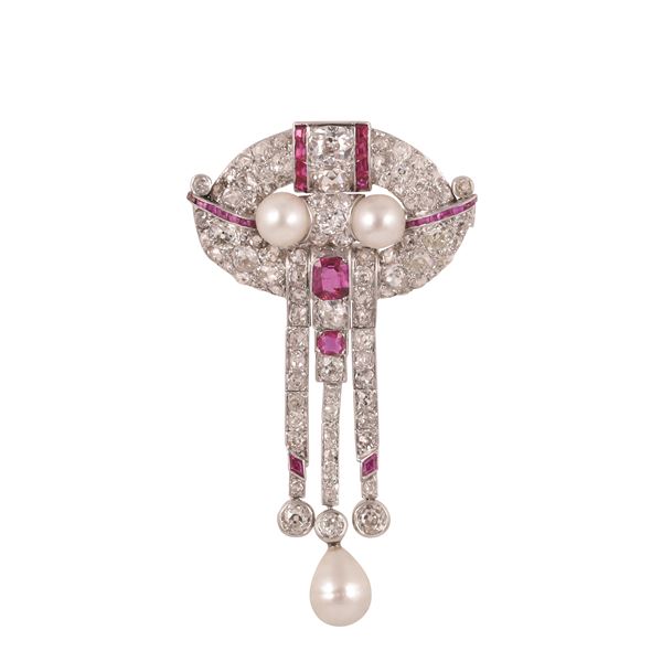 PLATINUM BROOCH SET WITH OLD EUROPEAN CUT DIAMONDS, RUBIES AND PEARLS