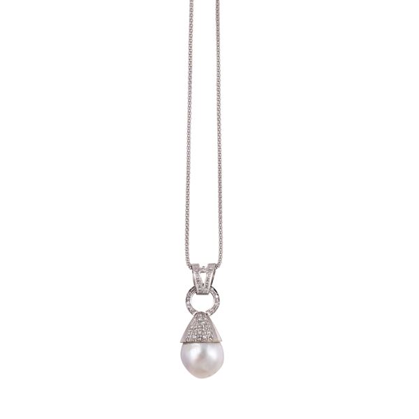 18KT GOLD PENDANT AND CHAIN, WITH DIAMONDS AND CULTURED BAROQUE PEARL