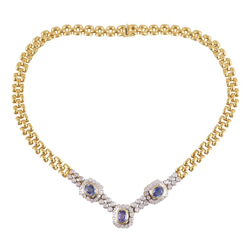 Collana in oro giallo e bianco con zaffiri e brillanti