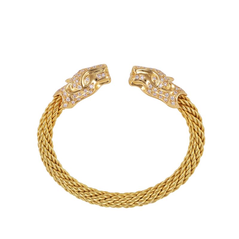 Bracciale semirigido in oro giallo con teste leonine e brillanti