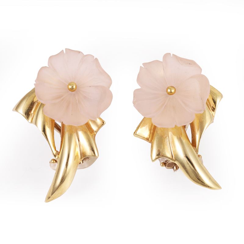 Orecchini in oro giallo con fiori in quarzo ialino