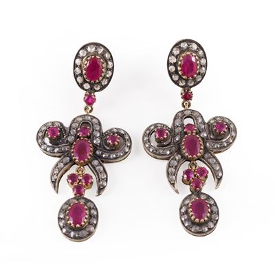 ORECCHINI in oro e argento con rubini e diamanti taglio a rosa