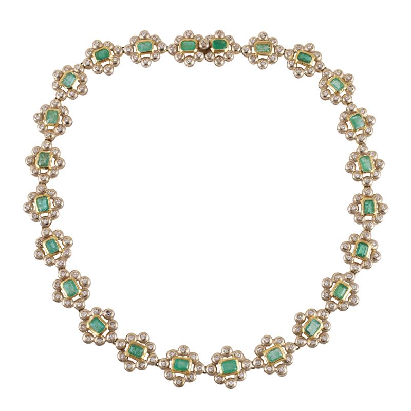 Collana in oro giallo e bianco con smeraldi e brillanti