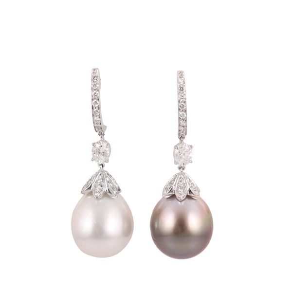 18KT GOLD EARRINGS WITH DIAMONDS AND CULTURED PEARLS, BY PEDERZANI