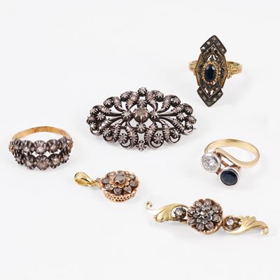 Collezione di Gioielli in oro e argento con diamanti e zaffiri
