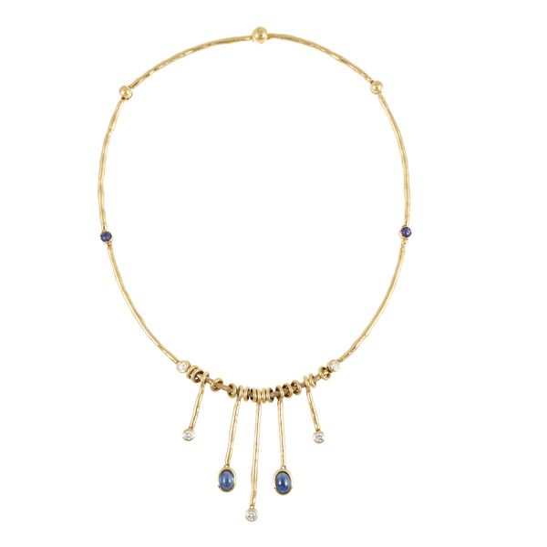 18KT GOLD NECKLACE SET WITH DIAMONDS AND CABOCHON-CUT SAPPHIRES