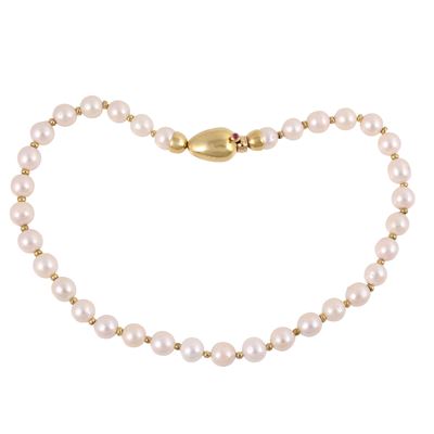 Collana in perle coltivate con ornamento in oro e rubino