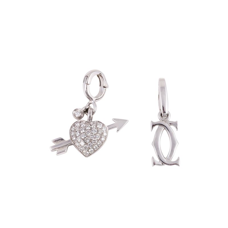 Cartier e Piaget, Due charms in oro bianco con pavé di brillanti