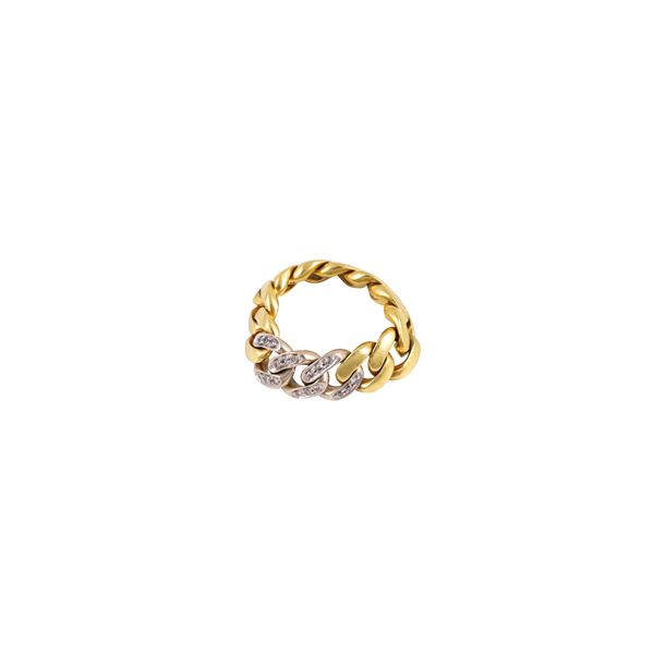 18KT GOLD RING SET WITH DIAMONDS