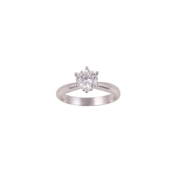 18KT GOLD RING WITH DIAMOND