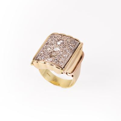 Anello in oro giallo e bianco con diamanti pavé e centrale