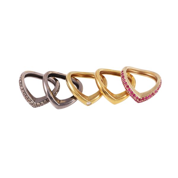 18KT GOLD SET OF FIVE RINGS WITH DIAMONDS AND RUBIES
