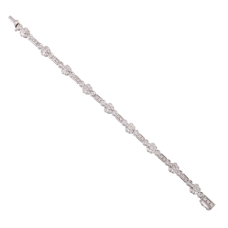 Bracciale in oro bianco con motivi floreali e brillanti