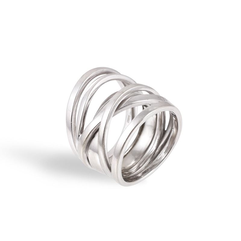 Anello in oro 18Kt, fascia con motivi a nastro incrociati