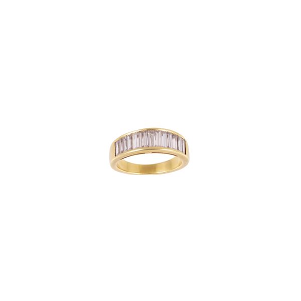 18KT GOLD RING SET WITH DIAMONDS