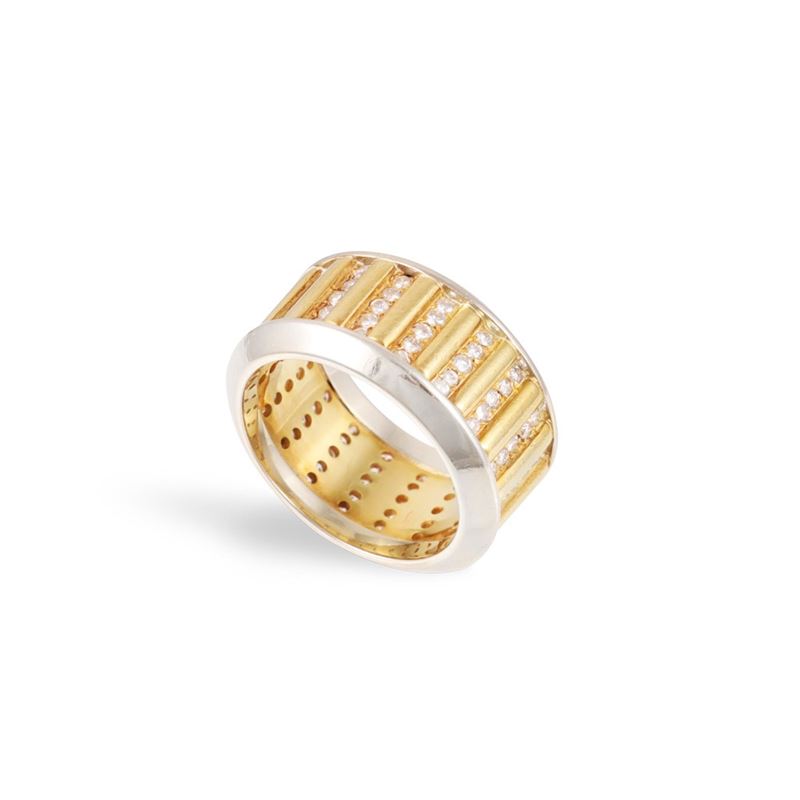 Anello in oro bianco e giallo 18Kt con motivi colonnari in brillanti